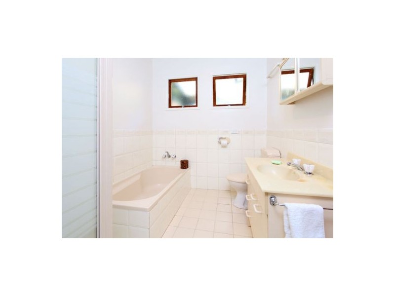 14 Oatland Cr, Holland Park West QLD 4121