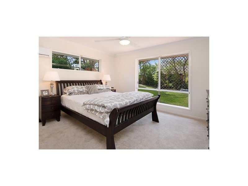 9 Risdon Street, Carindale QLD 4152