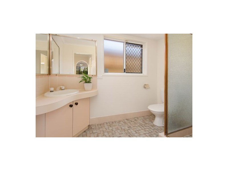 9 Risdon Street, Carindale QLD 4152