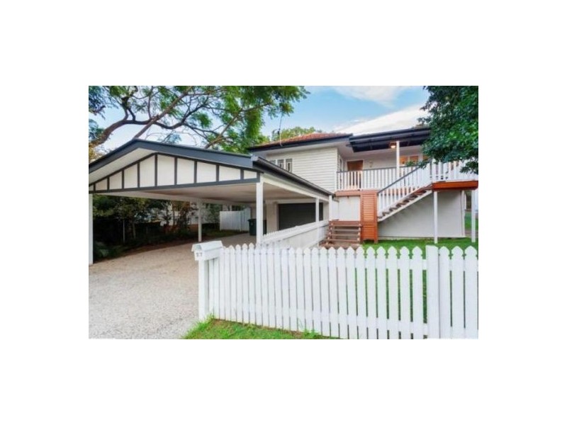 27 Iris St, Holland Park West QLD 4121