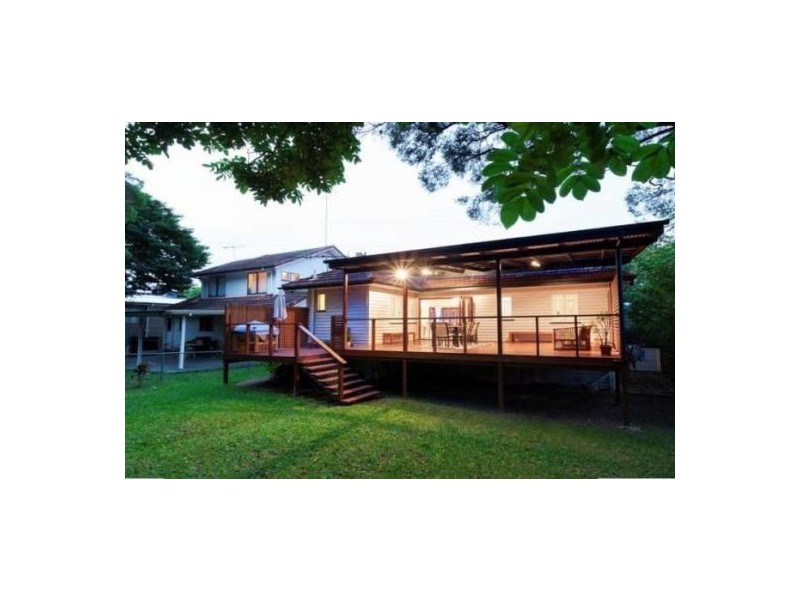 27 Iris St, Holland Park West QLD 4121