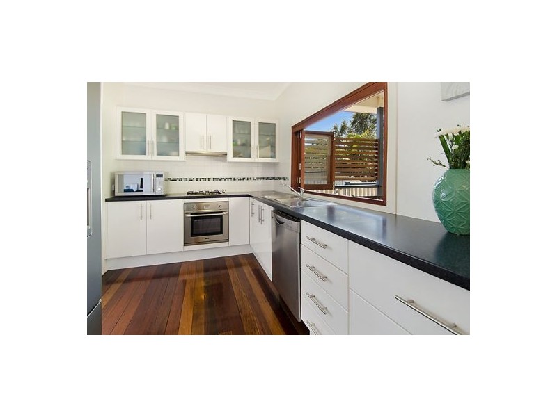 18 Trundle St, Coorparoo QLD 4151