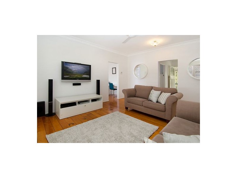 18 Trundle St, Coorparoo QLD 4151