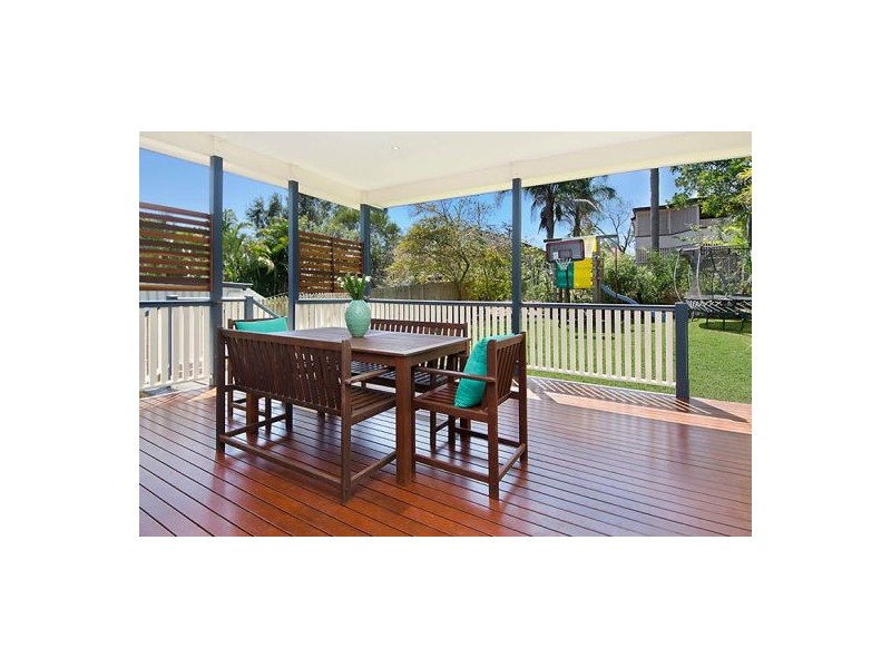 18 Trundle St, Coorparoo QLD 4151