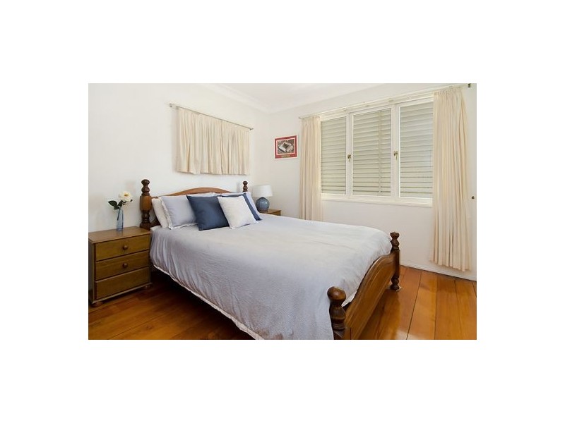 18 Trundle St, Coorparoo QLD 4151