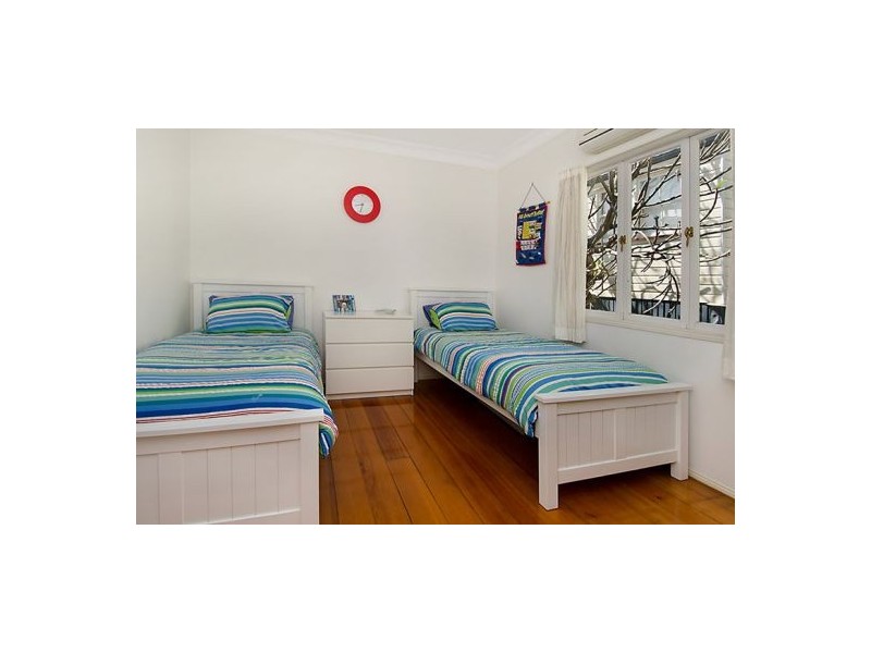 18 Trundle St, Coorparoo QLD 4151