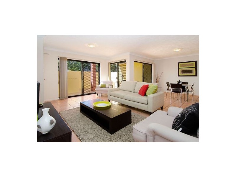 2/145 Old Cleveland Road, Coorparoo QLD 4151