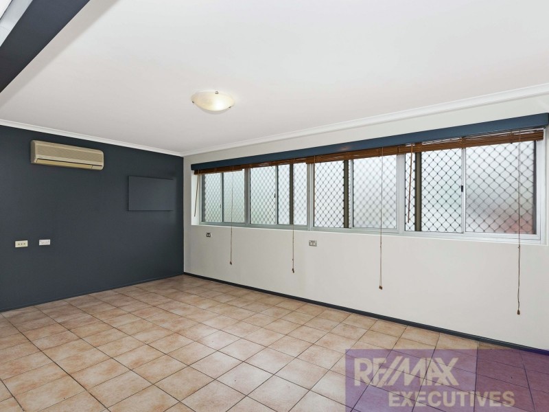 8b Brinawa Street, Camp Hill QLD 4152