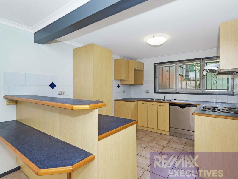 8b Brinawa Street, Camp Hill QLD 4152