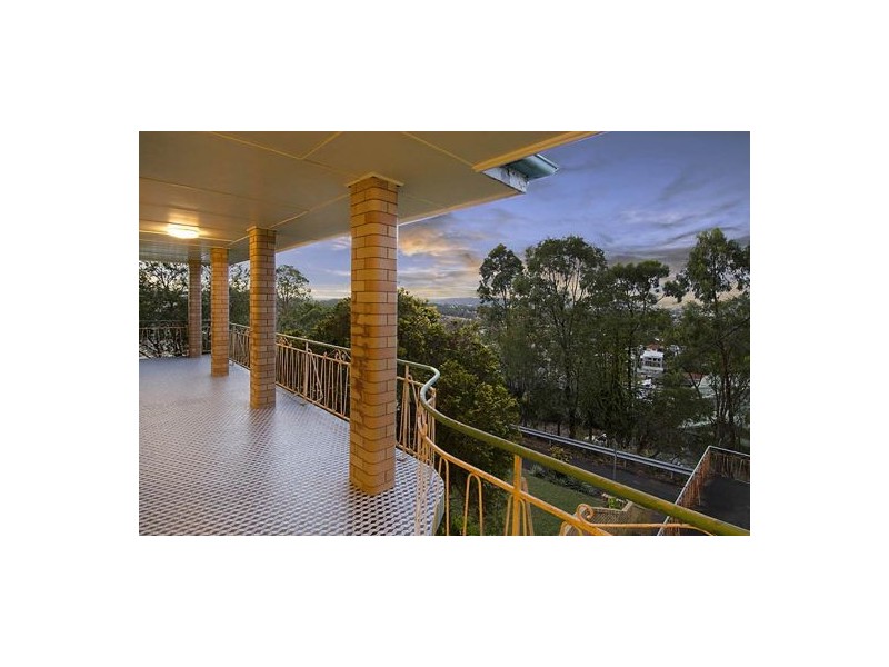 65 Kneale Street, Holland Park West QLD 4121