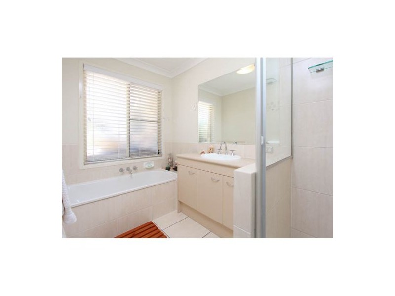 13 Farsley Place, Manly West QLD 4179