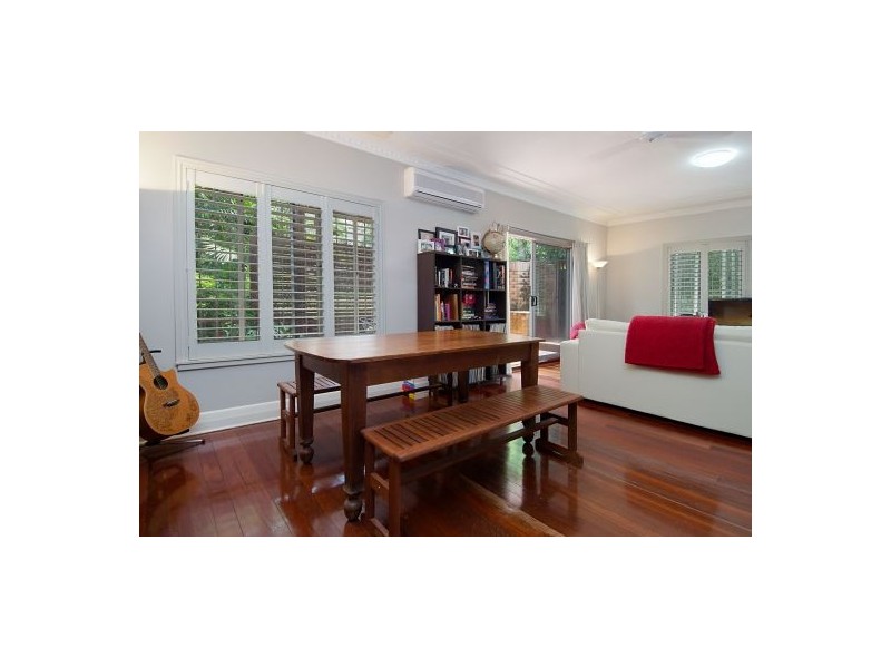 11 Eastwell Street, Coorparoo QLD 4151