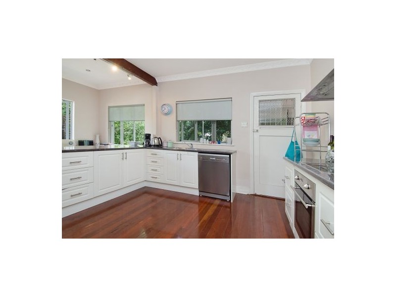 11 Eastwell Street, Coorparoo QLD 4151