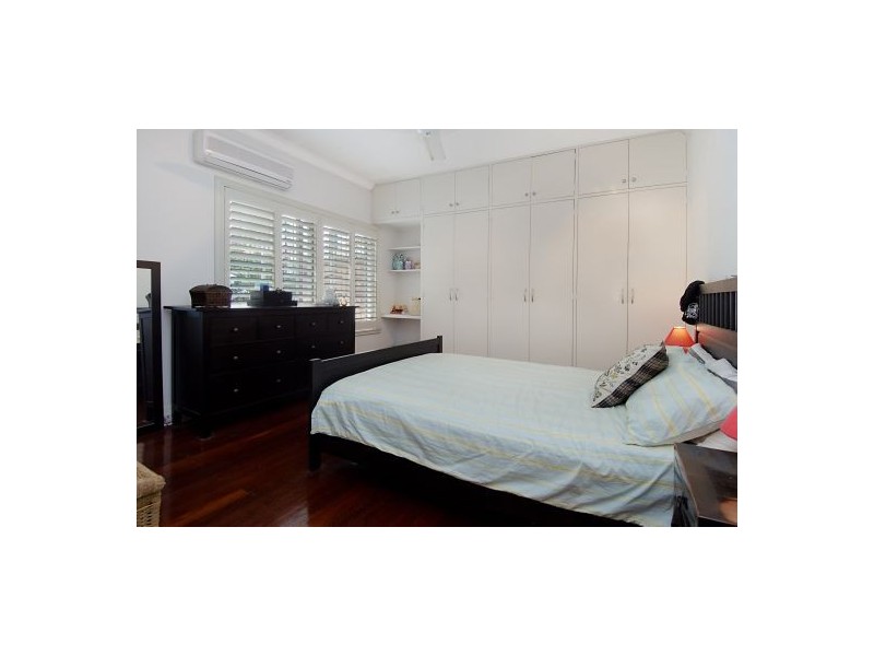 11 Eastwell Street, Coorparoo QLD 4151