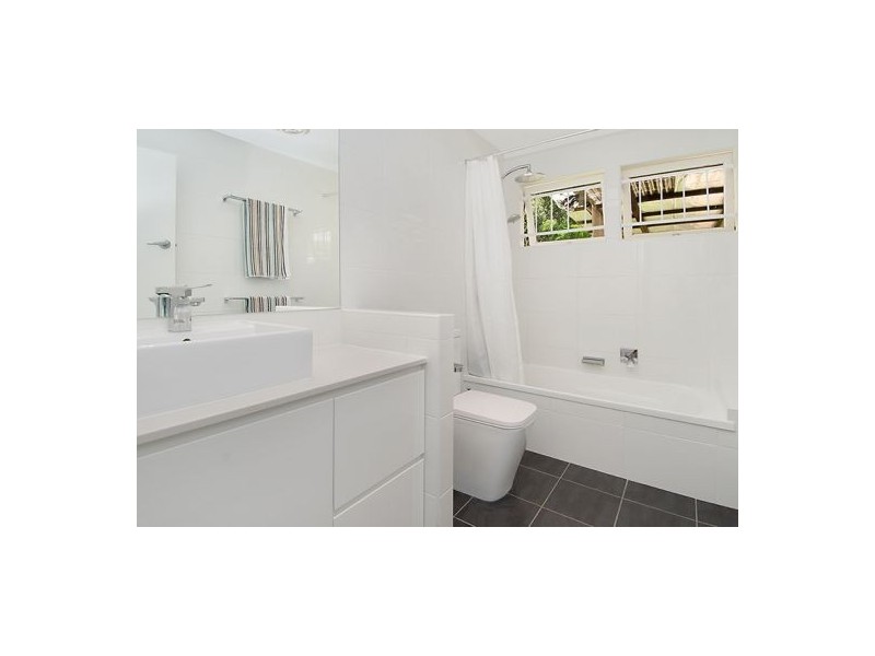 10 Doyle St, Coorparoo QLD 4151
