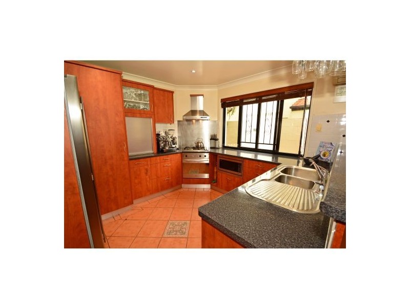 30 Estate Place, Holland Park West QLD 4121