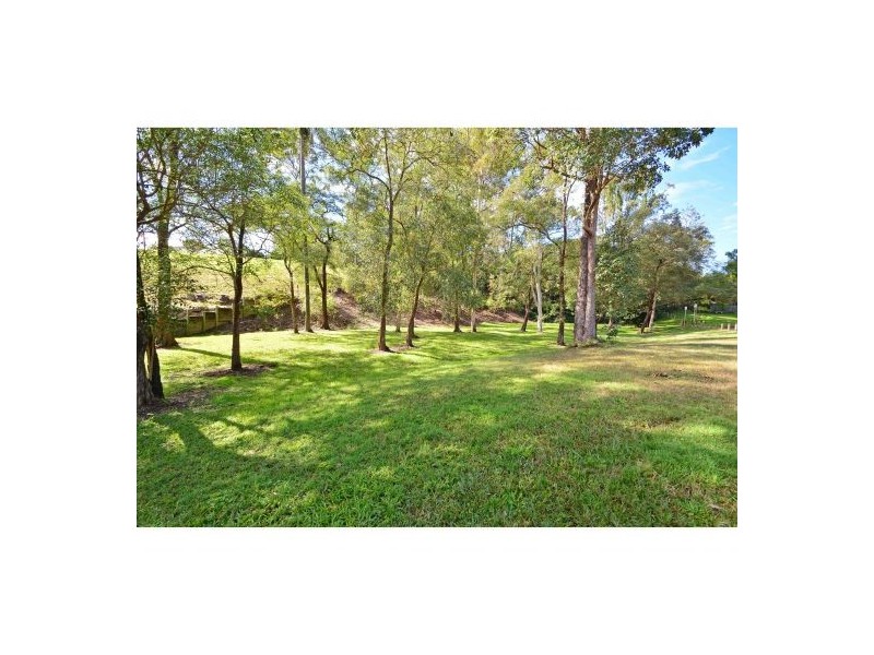 30 Estate Place, Holland Park West QLD 4121