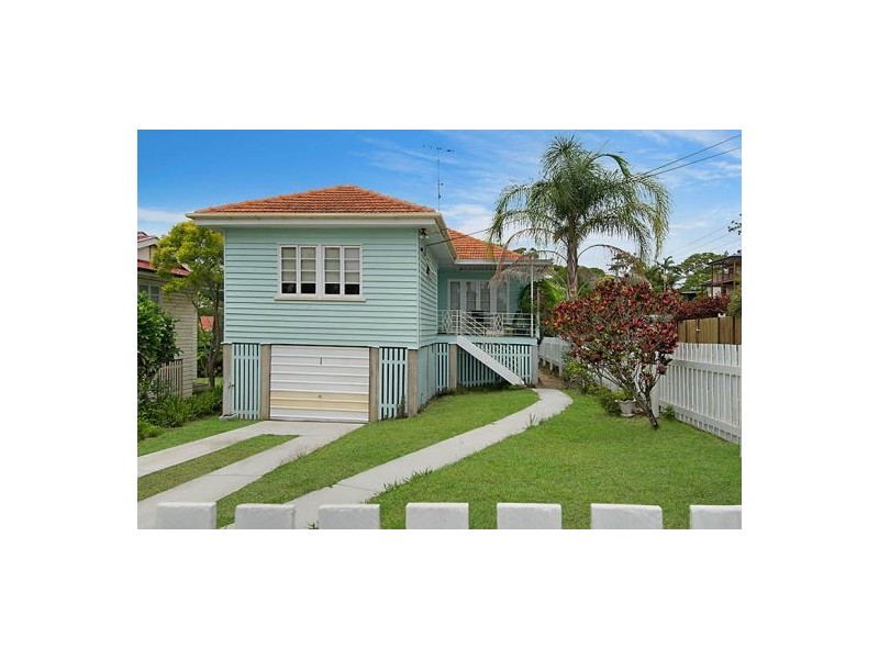 1 Iris St, Holland Park West QLD 4121