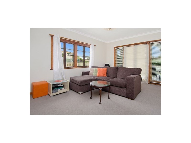 1 Iris St, Holland Park West QLD 4121