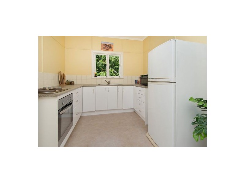 1 Iris St, Holland Park West QLD 4121