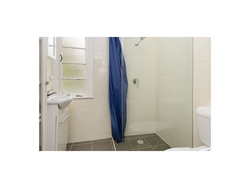 1 Iris St, Holland Park West QLD 4121