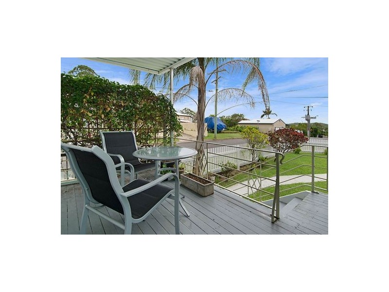 1 Iris St, Holland Park West QLD 4121