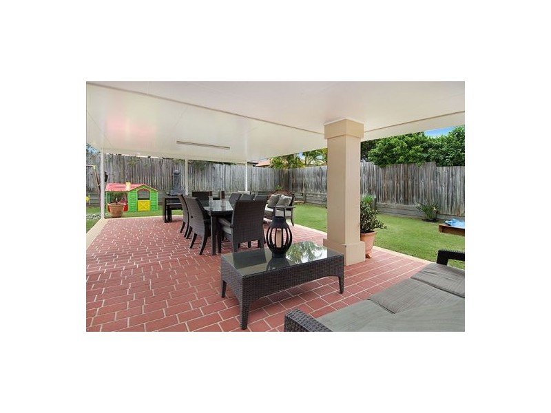 24 Tantanoola Street, Parkinson QLD 4115