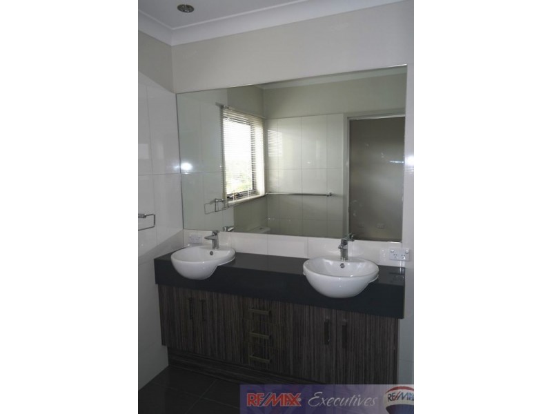 23 Cambridge Street, Carina Heights QLD 4152