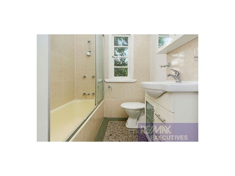 17 Captain Street, Holland Park QLD 4121