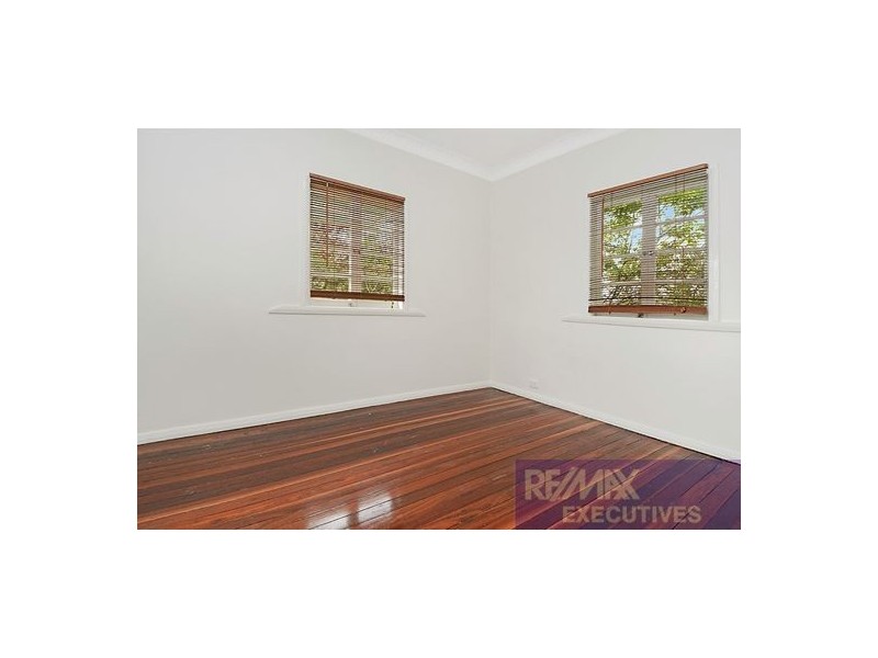 17 Captain Street, Holland Park QLD 4121