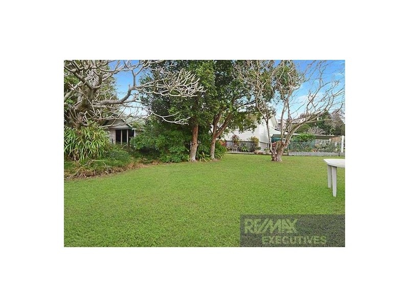 17 Captain Street, Holland Park QLD 4121