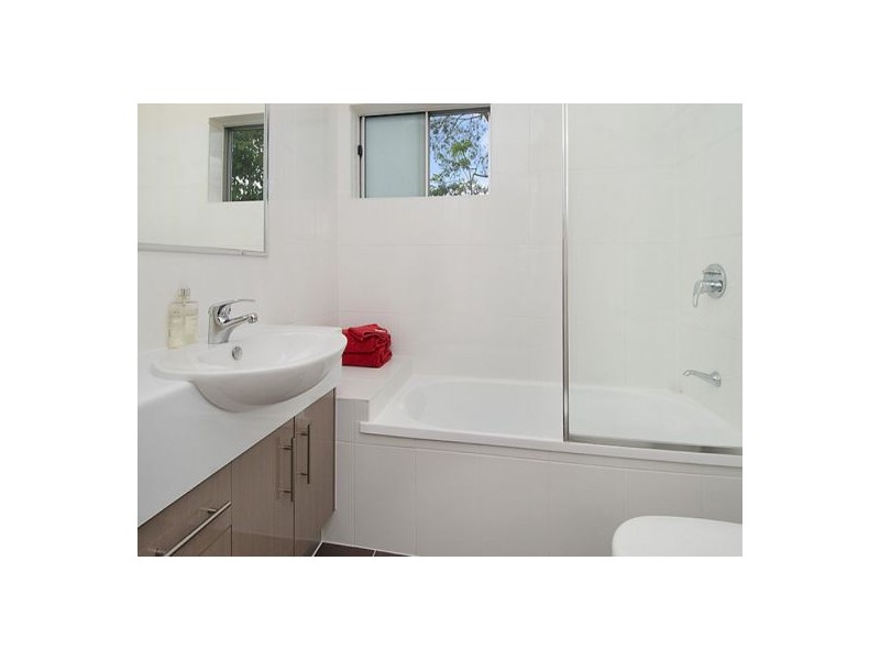 1/15 Rolle Street, Holland Park West QLD 4121