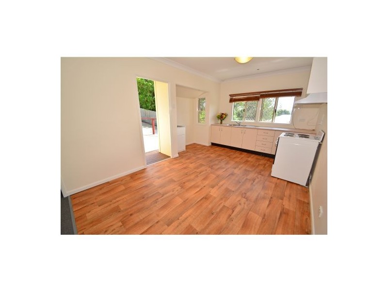 128 Nursery Road, Holland Park West QLD 4121