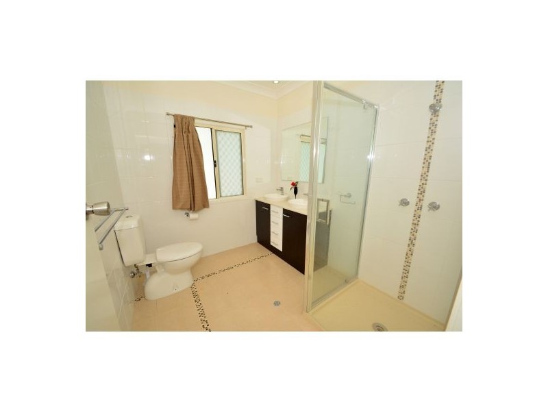 128 Nursery Road, Holland Park West QLD 4121