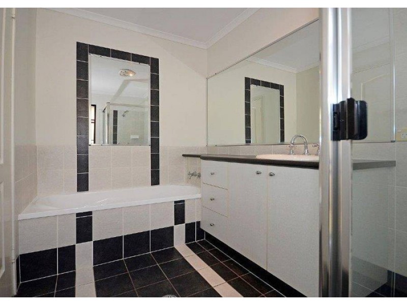 1/11 Lockerbie Court, Kawungan QLD 4655