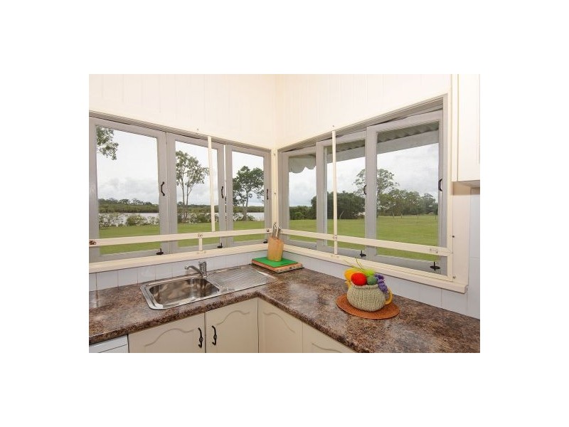 698 Walkers Point Road, Walkers Point QLD 4650