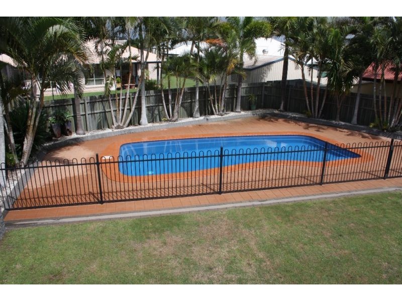 6 Bamsey Court, Avenell Heights QLD 4670