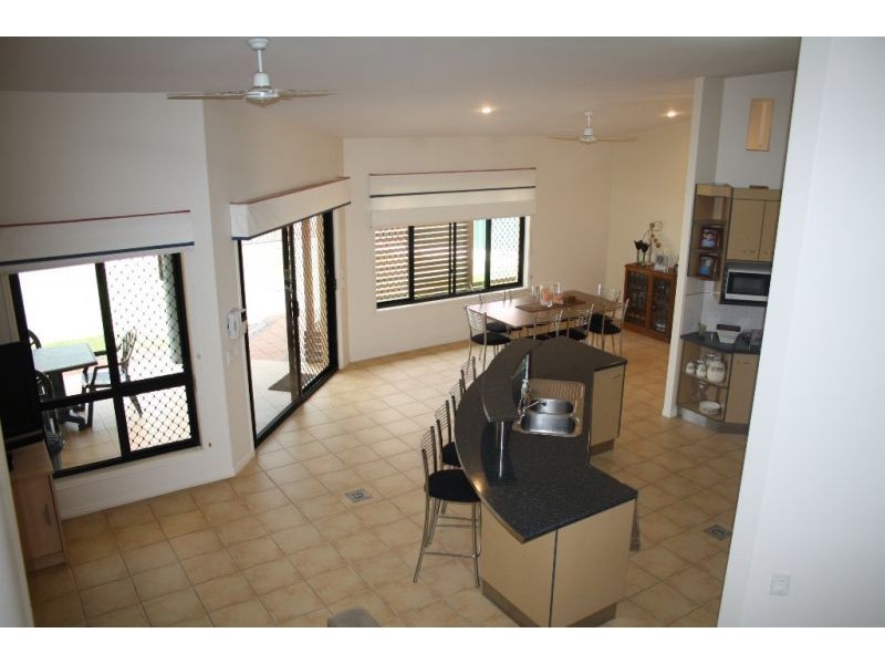 6 Bamsey Court, Avenell Heights QLD 4670