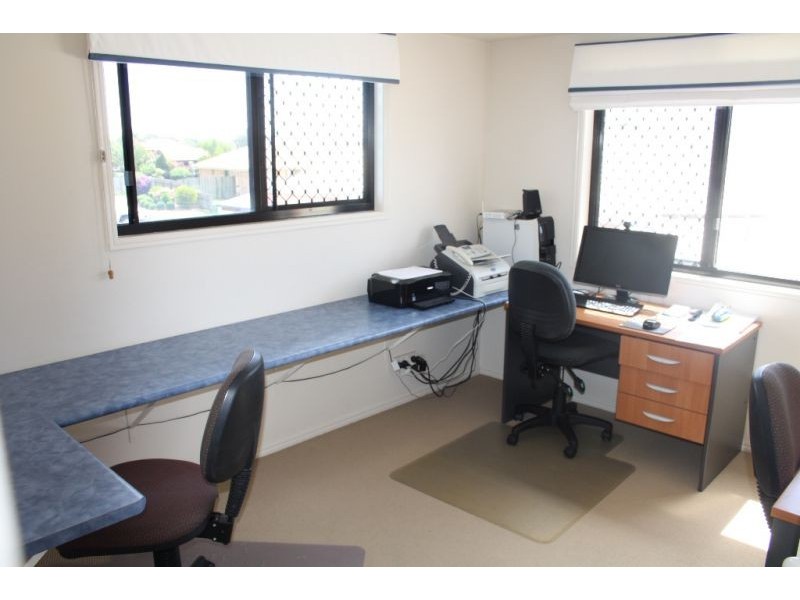 6 Bamsey Court, Avenell Heights QLD 4670