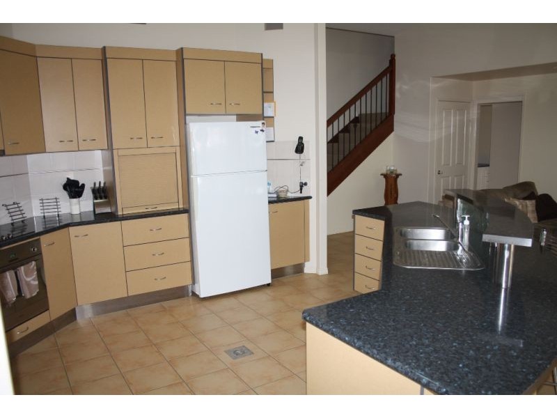 6 Bamsey Court, Avenell Heights QLD 4670