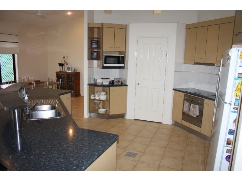 6 Bamsey Court, Avenell Heights QLD 4670