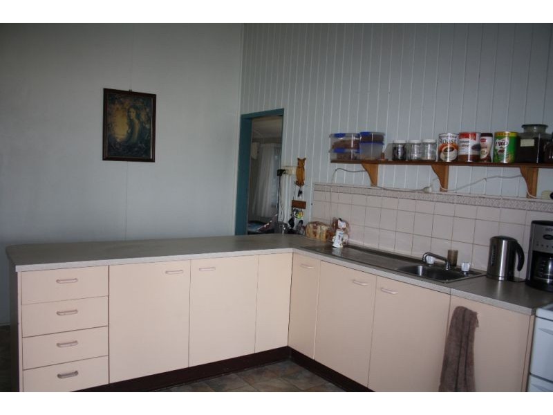 31 Regent Street, Granville QLD 4650
