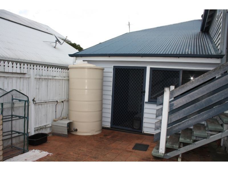31 Regent Street, Granville QLD 4650