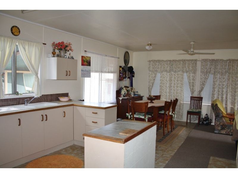 60 Robertson Street, Torbanlea QLD 4662