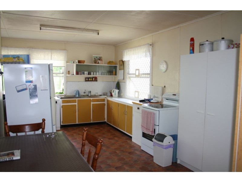 161 Cambridge Street, Granville QLD 4650