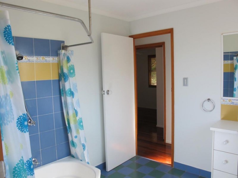 6 Flinders Street, Point Vernon QLD 4655