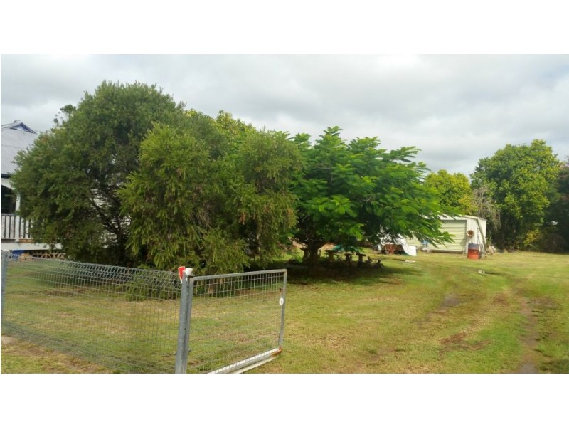 8 Frederick Street, Biggenden QLD 4621