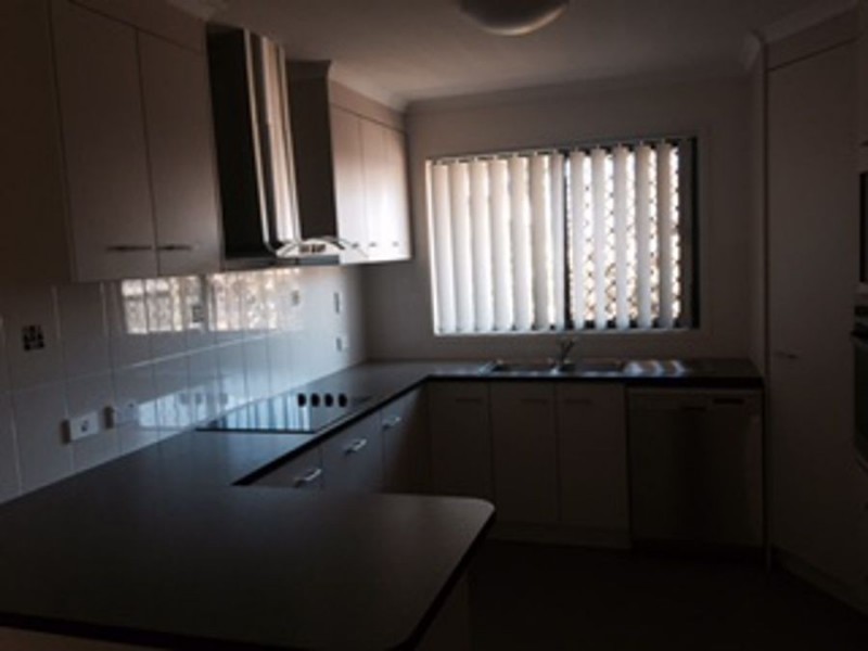 16 Jewel Court, Urangan QLD 4655