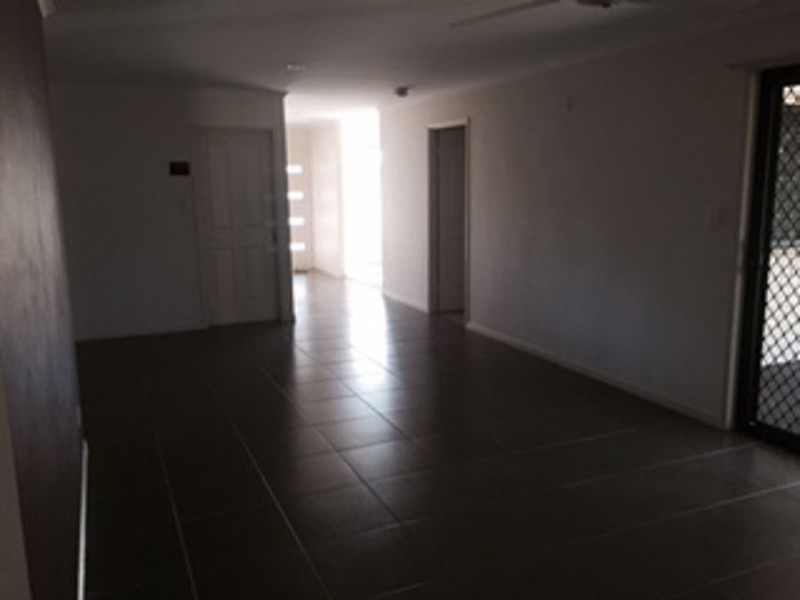 16 Jewel Court, Urangan QLD 4655