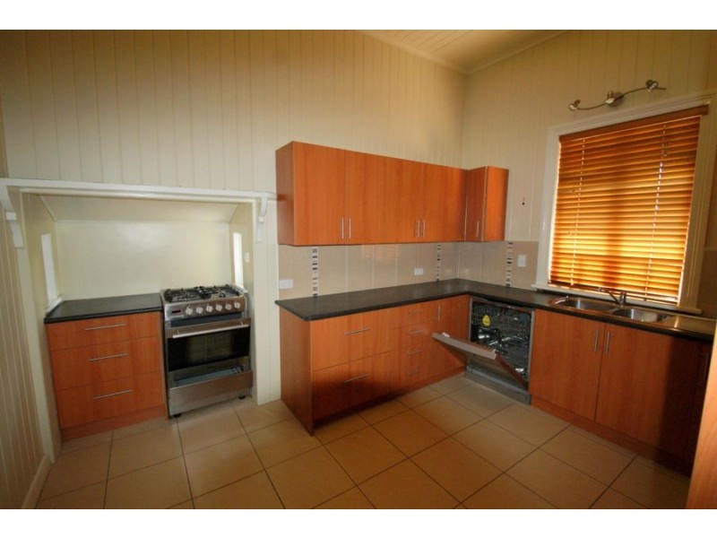 8 Dry Street, Maryborough QLD 4650